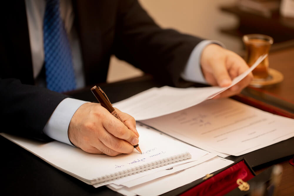 How old must a beneficiary be to inherit?